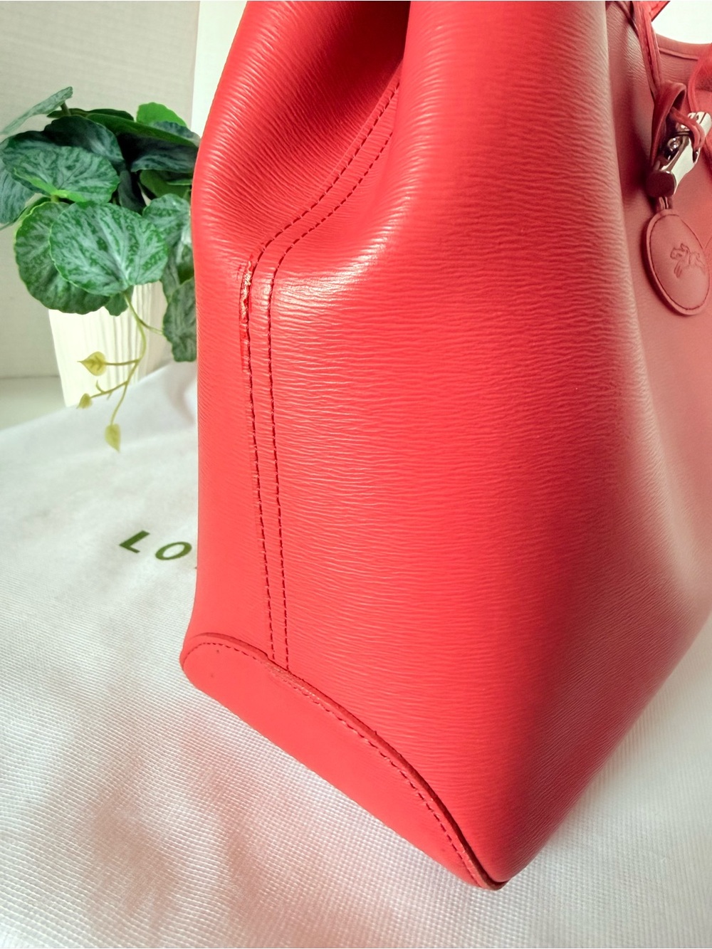 Longchamp Roseau Coral-Red Leather Tote with Toggle Detail - Picture 8 of 17